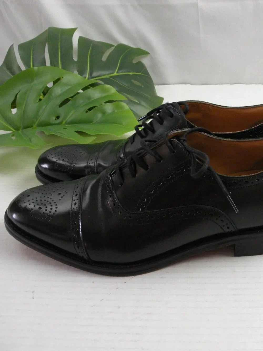 Worn Once! Men's Express Cap toe Leather Shoes Sz 10.5